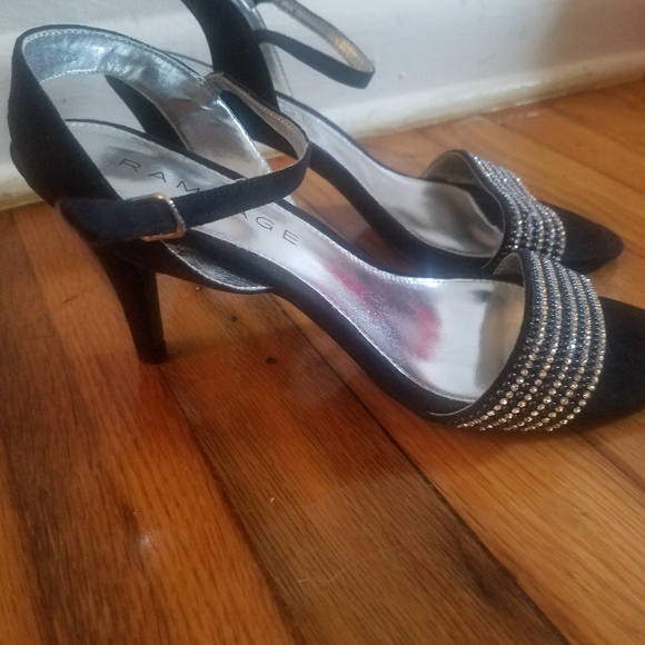 Heels - Picture 3 of 3